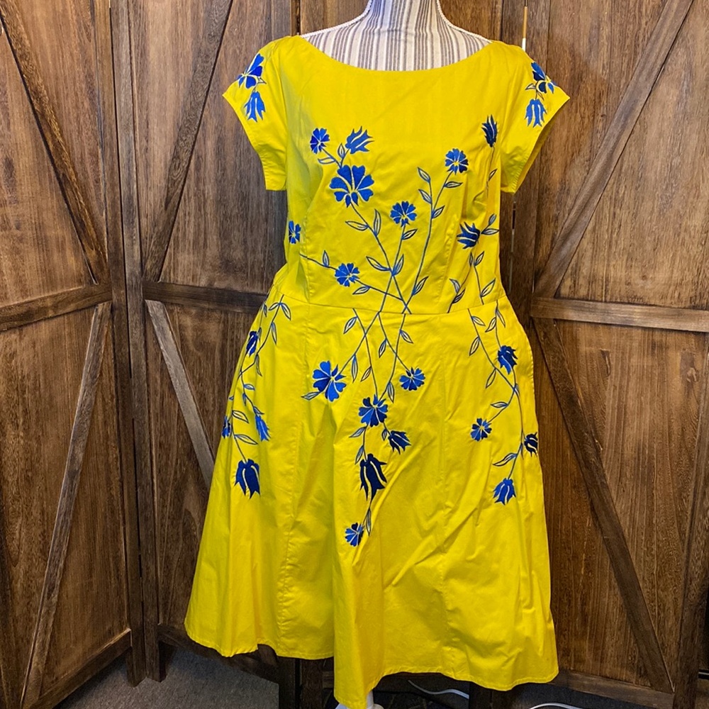 Eshakti Floral Vine Embellished Stretch Poplin Dress. Size 1X-16W.